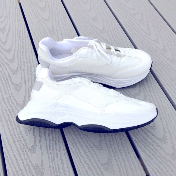Women's White Sneakers NEW - Picture 1 of 7
